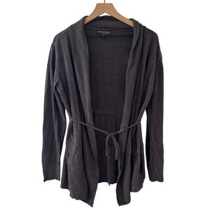 Barefoot dreams Front tie robe/cardigan size medium Grey
